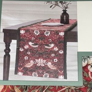 MORRIS &Co.STRAWBERRY THIEF RED GREEN FRAYED LINED 90x16 COTTON TABLE RUNNER NWT